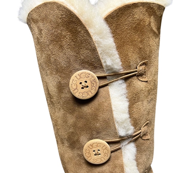 UGG Bailey Button Triplet II Chestnut Tan Brown Shearling Boots Women's Size 10 - Picture 9 of 13